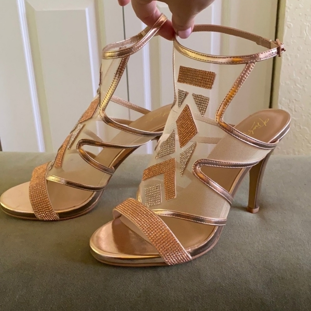 Thalia Sodi Rose Gold Sandals size 9.5 W